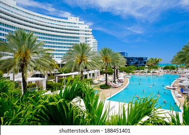 90 Fontainebleau Hotel Miami Images, Stock Photos & Vectors | Shutterstock