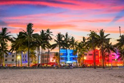 Miami Beach, Florida, Stati Uniti D'America Su Ocean Drive Al Tramonto.