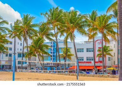 Miami Beach, USA - February 26, 2019: City Life In World Famous Ocean Drive In South Beach. People On Street