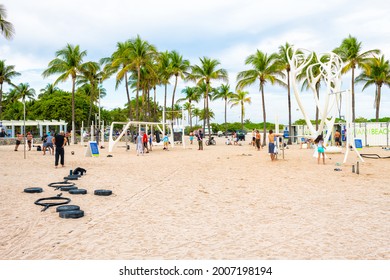 Miami Beach, USA - January 17, 2021: South Beach Gym With Muscular Men Working Out At Outdoor Fitness Station, Muscle Beach, And Lummus Park Promenade