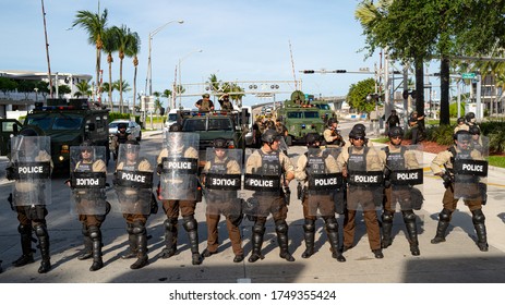 Miami Downtown, FL, USA - MAY 31, 2020: American Policeman. Cops. Weapons, Protection Security People Who Provide Our Security