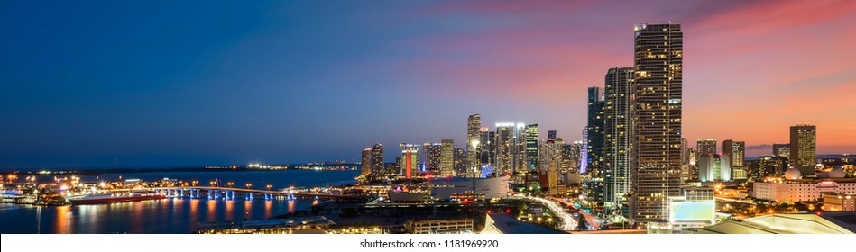 Miami Downtown At Night, Floride, USA