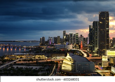 Miami Downtown At Night, Floride, USA