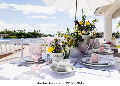 Miami, FL - Oct 15 2022 - A Table Is Elegantly Prepared For A Local Event Featuring Flowers, Fine China And Color Coordination. 