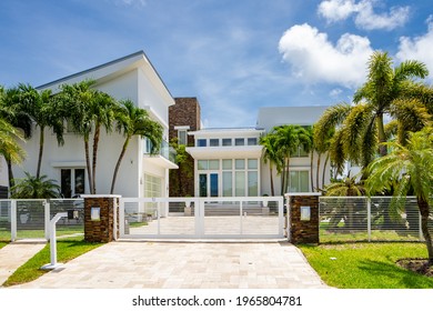 MIAMI, FL, USA - APRIL 29, 2021: Photo Series Of Single Family Homes In Eastern Shores Neighborhood Subdivision Of Miami Florida USA