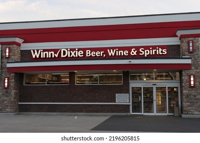 MIAMI, FLORIDA USA - 08-22-2022
Exterior Of A Winn Dixie Beer, Wine, And Spirits Store In Miami, Florida.