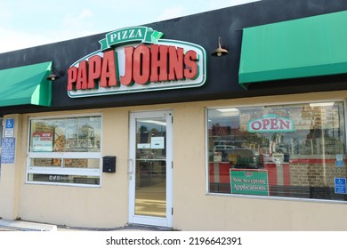 MIAMI, FLORIDA USA - 08-26-2022
Exterior Of A Papa Johns Restaurant. Now Hiring Signs In Window. Ever Since The Covid-19 Pandemic The USA Is Experiencing A Worker Shortage.