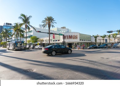 Miami,USA-march 15,2018:people Stroll In The Famous Streets Of Miami During A Sunny Day