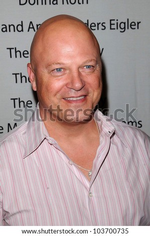 Next photo of Michael Chiklis