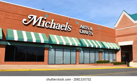 Michaels Retail Store Exterior And Sign, Manassas, Virginia, USA, November 25, 2021