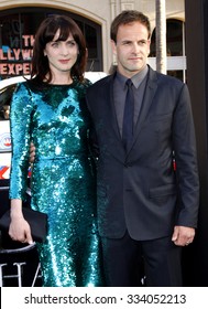 Michele Hicks And Jonny Lee Miller At The Los Angeles Premiere Of 'Dark Shadows' Held At The Grauman's Chinese Theater In Hollywood, USA On May 7, 2012.