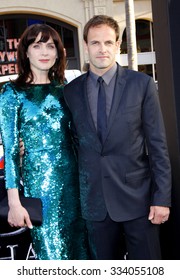 Michele Hicks And Jonny Lee Miller At The Los Angeles Premiere Of 'Dark Shadows' Held At The Grauman's Chinese Theater In Hollywood, USA On May 7, 2012.