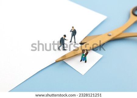 Micro creative enterprises lay off redundant employees