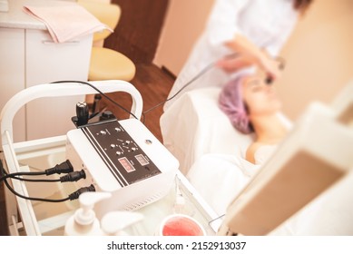 Microcurrent Therapy Device In A Beauty Salon.