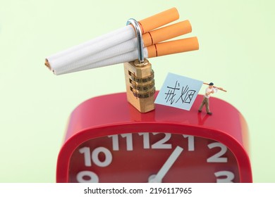 Microfilming The Tough Job Of Quitting Smoking.The Chinese Characters In The Picture Mean: 