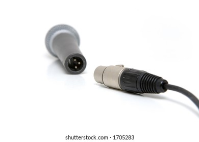 Microphone cable not connected - communication breakdown