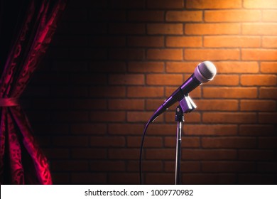 Microphone On A Stand Up Comedy Stage With Reflectors Ray, High Contrast Image