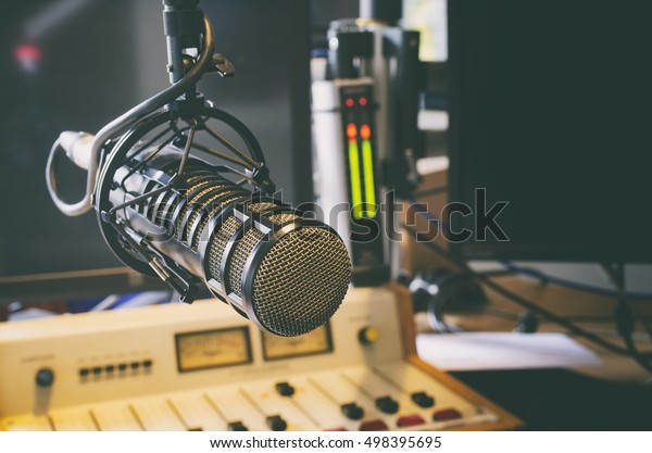 microphone in radio\
studio