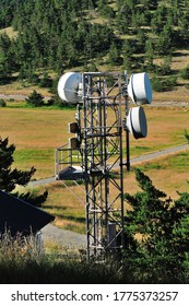 Télécoms d'antenne à micro-ondes à Gréolières-Les-Neiges dans le sud de la France