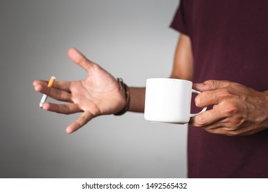 Mid Section Of A Person Holding A Coffee Cup And A Cigarette And Making Conversation - Health Issues - Bad Habits - Work Break