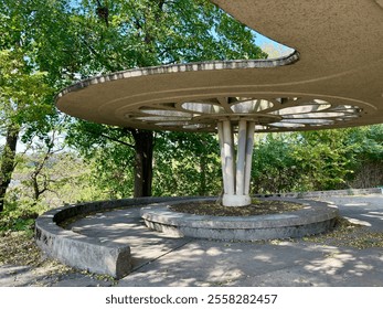 Midcentury circular pavilion in Bellevue Park in Cincinnati - Powered by Shutterstock