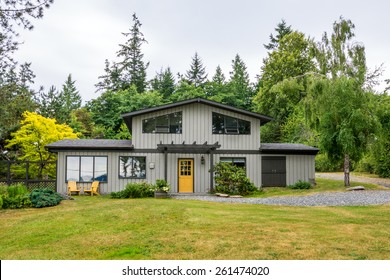 Mid-century Modern Cottage House In The Woods. Exterior Design.