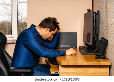 Middle Age Broken Businessman Pulling His Hair Out In Front Of Computer As Stock Market, His Business Crashes During Covid 19 Or Coronavirus Pandemics