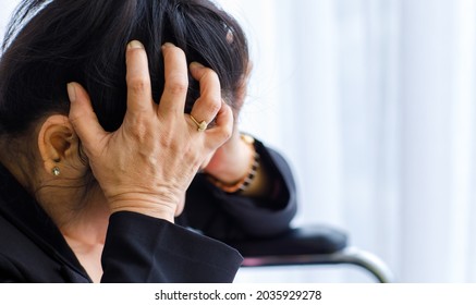 Middle Age Senior Asian Woman Feeling Pain And Suffer From Sudden Headache And Brain Stroke Attack And Hold Around Her Head With A Stressed Face. Concept Of Brain And Head Problem.