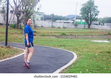 Middle Aged Asian Woman Runners Was Running On The Park In The Morning