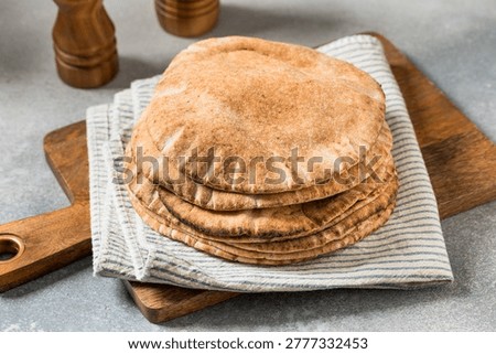 Middle Eastern Whole Wheat Flatbread Pita Bread Ready to Eat