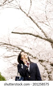 A Middle School Girl Speaking Over A Mobile Phone