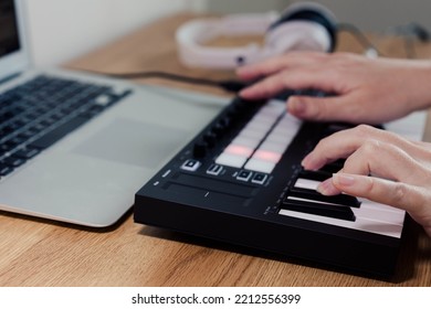 71,056 Keyboard Musician Images, Stock Photos & Vectors | Shutterstock