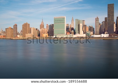 Similar – Foto Bild Skyline von Manhattan, Queens und New Jersey mit Möven in der Dämmerung