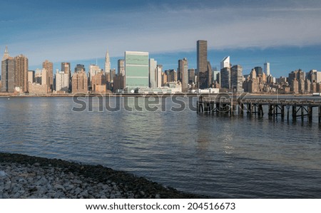 Similar – Foto Bild Skyline von Manhattan, Queens und New Jersey mit Möven in der Dämmerung