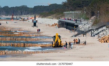 Mielno, Poland - May 23, 2022: Construction Of Breakwaters By The Beach In Mielno. Wide Beach With Construction Machinery. Repair Of Breakwaters.