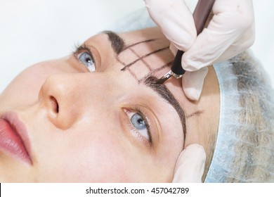 Mikrobleyding eyebrows workflow in a beauty salon