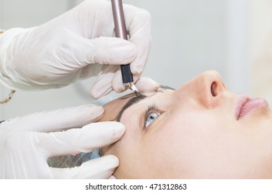 Mikrobleyding eyebrows workflow in a beauty salon