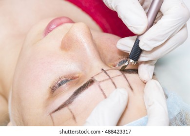 Mikrobleyding eyebrows workflow in a beauty salon