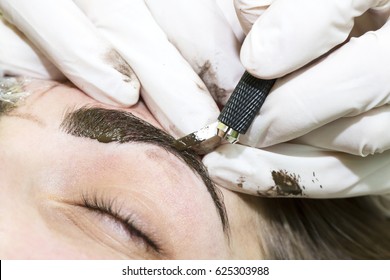 Mikrobleyding eyebrows workflow in a beauty salon