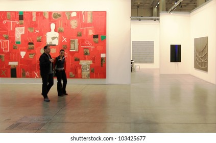 MILAN - APRIL 08: People look at paintings galleries during MiArt, international exhibition of modern and contemporary art on April 08, 2011 in Milan, Italy
