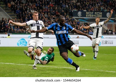 Milan, Italy. 26 October 2019. Campionato Italiano Serie A, Inter vs Parma 2-2. Romelu Lukaku, Inter, score the goal of 2-2.
