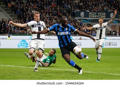 Milan, Italy. 26 October 2019. Campionato Italiano Serie A, Inter Vs Parma 2-2. Romelu Lukaku, Inter, Score The Goal Of 2-2.