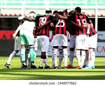 MILAN, ITALY - April 3, 2021: 
AC Milan Players Form A Huddle Prior To Kick Off The Serie A 2020-2021 MILAN V SAMPDORIA At San Siro Stadium. 