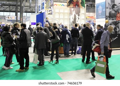 Milan Italy February 20 People Visit Stock Photo 74636179 | Shutterstock