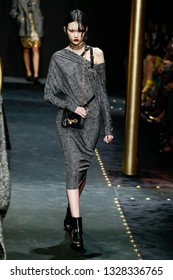 MILAN, ITALY - FEBRUARY 22: Sofia Steinberg Walks The Runway At The Versace Show At Milan Fashion Week Autumn/Winter 2019/20 On February 22, 2019 In Milan, Italy. 