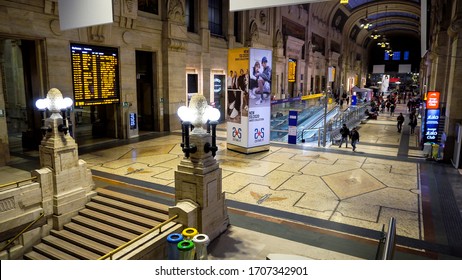 Milan, Italy - March 17, 2020: Italian Military And Policemen In Protective Respiratory Masks At The Checkpoint Of The Central Railway Station Of The Quarantine Red Zone Coronavirus. Quarantine