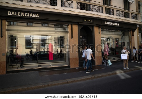 balenciaga shop in milan