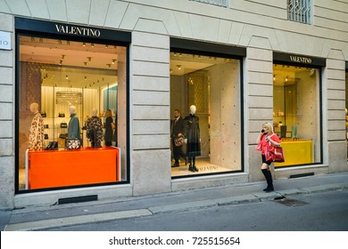 sy hurtig tjener Valentino shop Images, Stock Photos & Vectors | Shutterstock