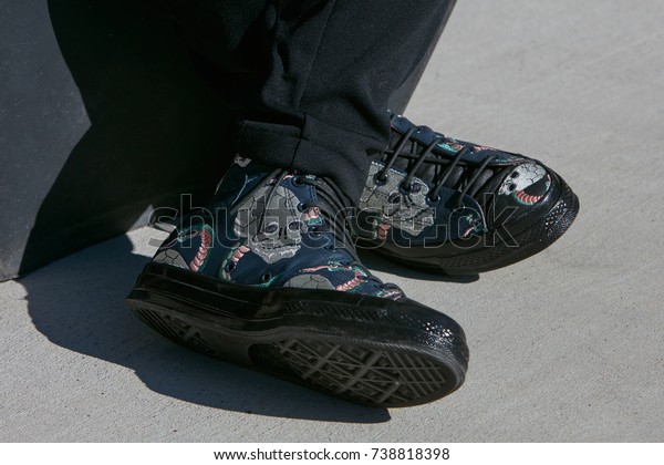 {keywor d} converse milan