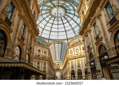 Imagenes Fotos De Stock Y Vectores Sobre Sala Con Ventanas